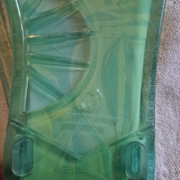 Lilly Pulitzer size 6 jelly sandals sail boat design - Picture 3 of 3